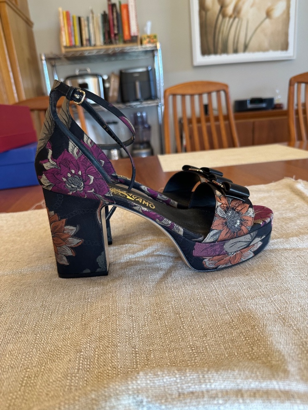 NWT Salvatore Ferragamo Floral Platform Sandal Size 9W - Picture 3 of 5